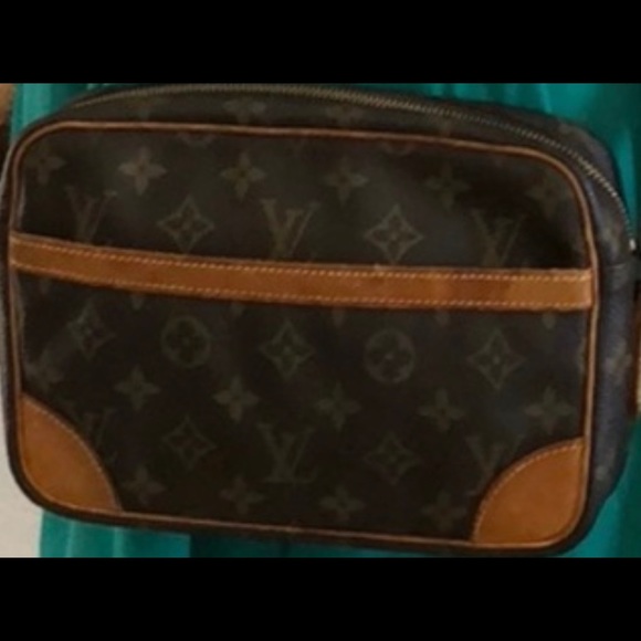Louis Vuitton crossbody! - Picture 4 of 6